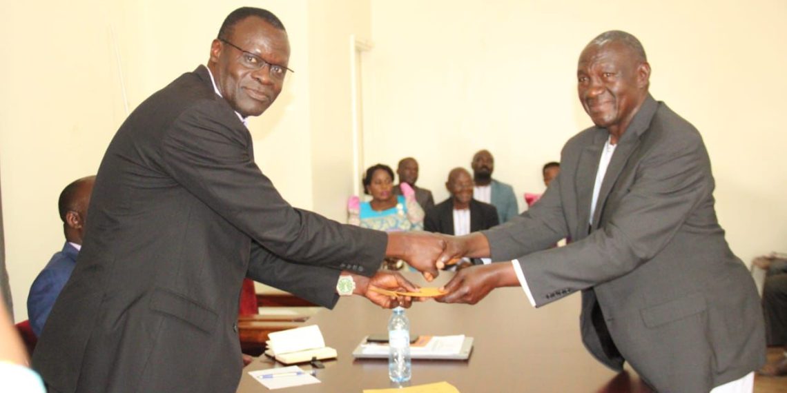 Abakulembeze mu Bika bakubiriziddwa okunonya bazzukulu baabwe abalina obukugu