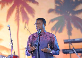 Abasajja mukomye obutiitiizi mufeeyo ku byobulamu – Katikkiro Mayiga