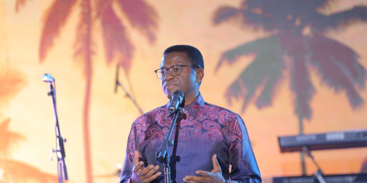 Abasajja mukomye obutiitiizi mufeeyo ku byobulamu – Katikkiro Mayiga