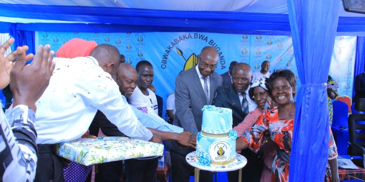 SACCO zisabiddwa obutalwisa beewola kufuna ssente