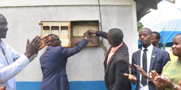 Amasanyalaze ku Pookino Nursery School