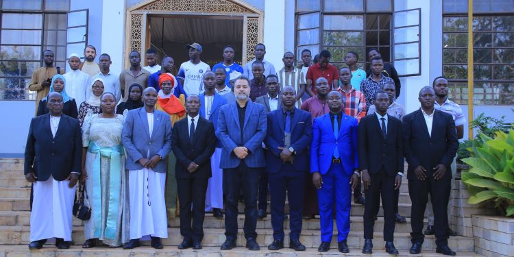 Obwakabaka bwanjudde enteekateeka y’okuluŋŋamya abavubuka mu matendekero