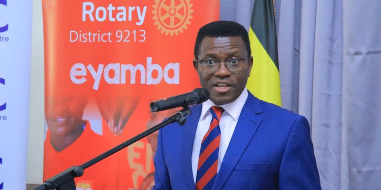 Muve mu by’eddogo mugende mu basawo abakugu – Katikkiro Mayiga
