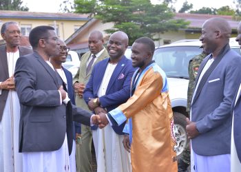 Katikkiro Mayiga asisinkanye abayizi Bannakobazambogo abasomera e Mbarara