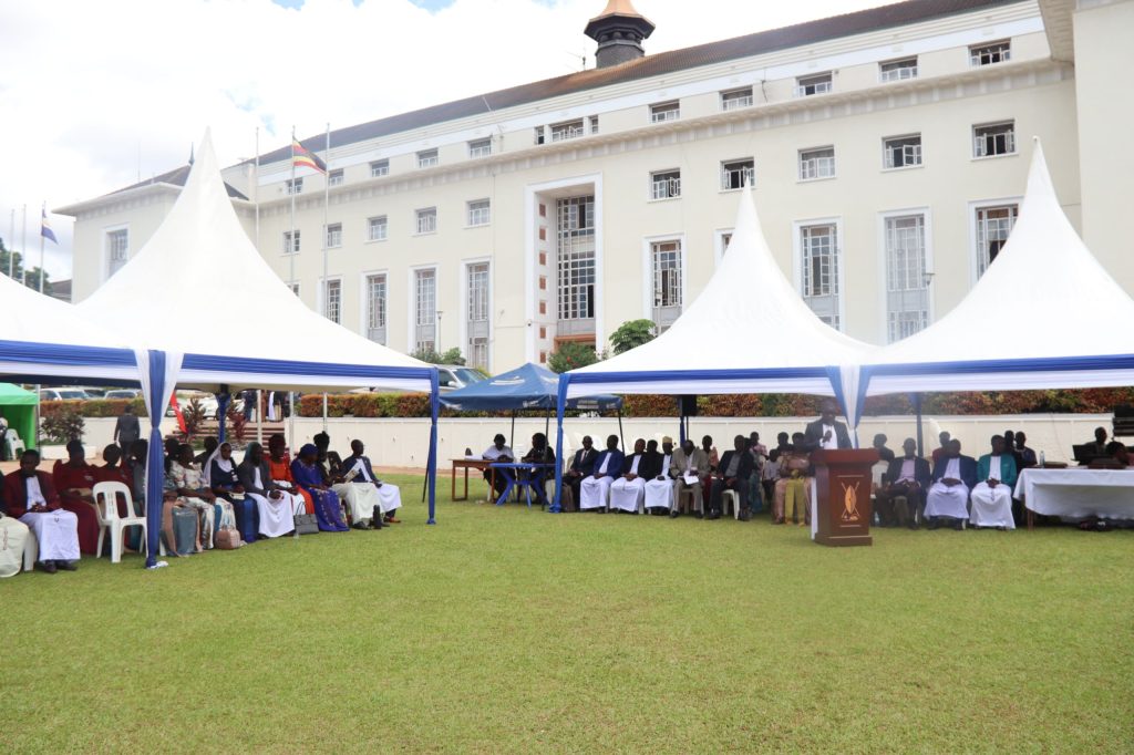 Muyimirire n’Obwakabaka ku bbago ly’Obwetengereze – Ssabawolereza Bwanika