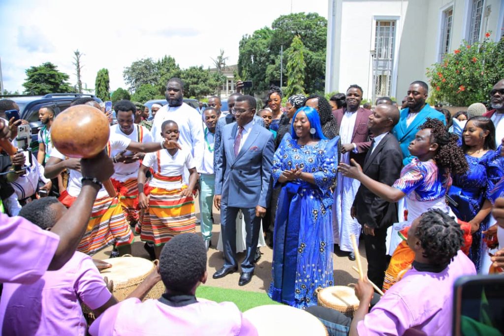 Omuyimbi Spice okuva e Jamaica ali Uganda: Akyaddeko Embuga