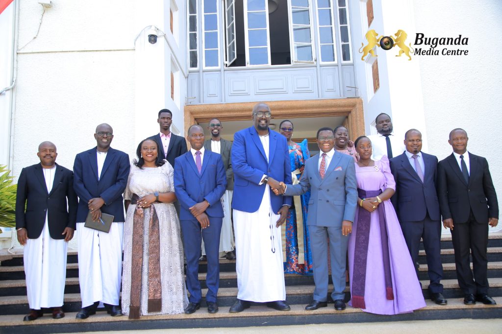 Alan Kasujja, Ssenkulu wa Uganda Media Centre akiise Embuga