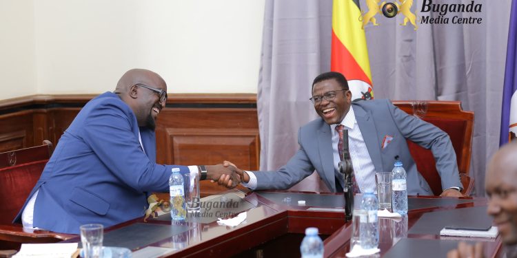 Alan Kasujja, Ssenkulu wa Uganda Media Centre akiise Embuga