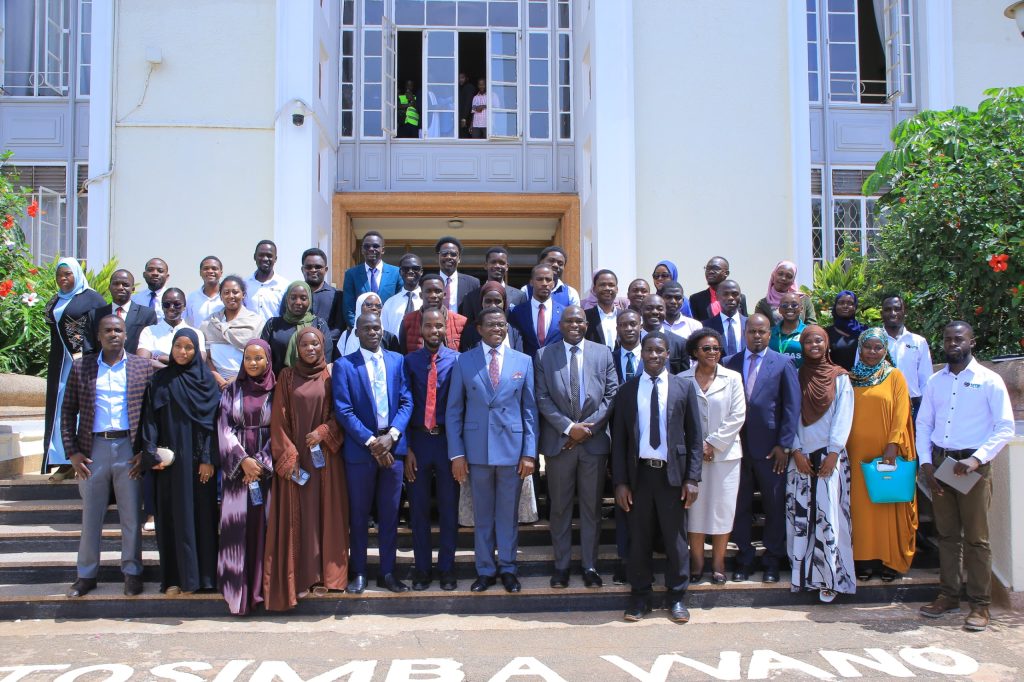 Katikkiro Mayiga alabudde abakulembeze ku kubeera ab’amazima
