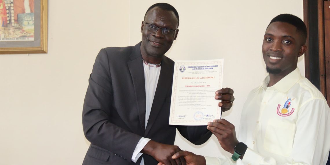 Omusomo gw’Abakuŋŋamya b’emikolo: Bakubiriziddwa okusitula omutindo mu mulimu gwabwe