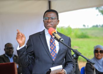 Katikkiro Mayiga akubirizza abantu obutasubwa birungi biri bibiina by’obweggassi