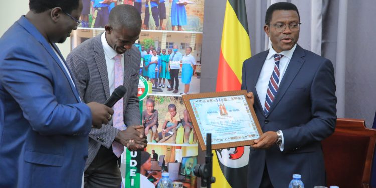 Katikkiro alabudde ku bantu abeerimbika mu kujjanjaba abantu