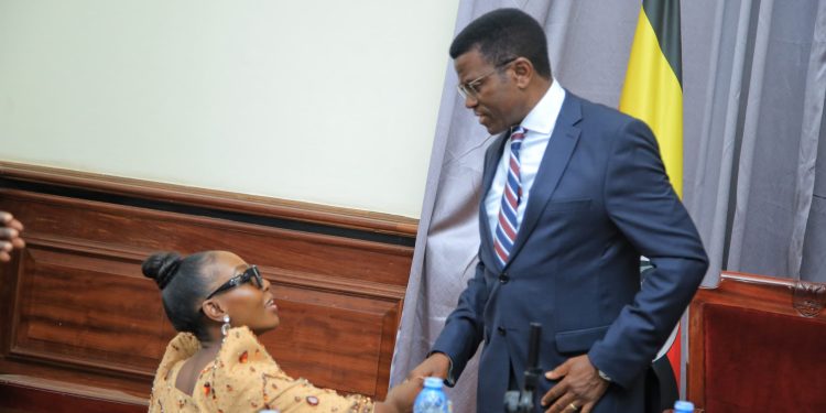 Omuyimbi Karole Kasita akyaddeko Embuga: Katikkiro awabudde Bannabitone