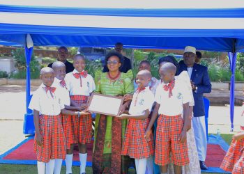 Ebyenfuna bikalubye ennaku zino naye abaana tufube okubazza mu masomero – Minisita Nakate