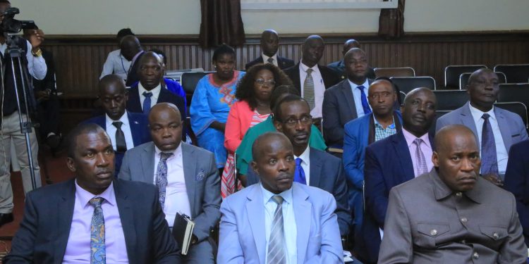 Ab’amasaza bakubiriziddwa okukuumira abantu ba Buganda awamu