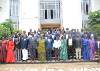 Minisita wa Gavumenti ez’Ebitundu asisinkanye Abaseesa n’Abalezi