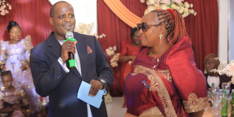 Minisita Kazibwe asabye abafumbo okukwatiza awamu emirimu gy’awaka