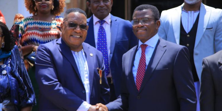 Dr. Bbosa awandiise ekitabo ku myaka 41 gy’amaze mu katemba