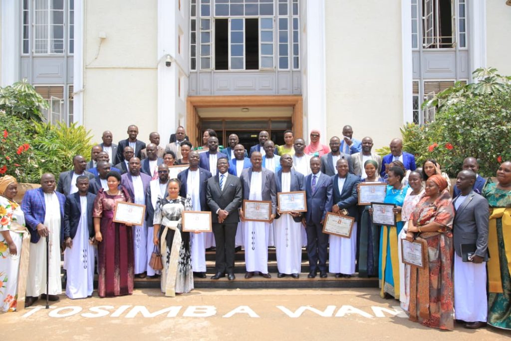 Ababaka ba Paalamenti abakiikirira ebitundu bya Buganda bafunye okulambikibwa ku nsoonga ezikwata ku Buganda n’engeri gyebalina okuzikwatamu
