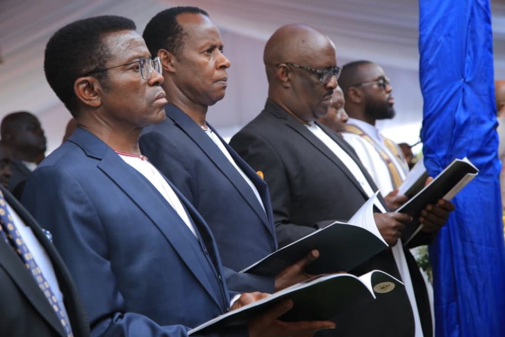 Ssaabasajja Kabaka Ronald Muwenda Mutebi II asaasidde abantu b’Obukama bwaTooro olw’okuviibwako Omukama abadde emunnyenye mu Bukama bwe n’eri bannayuganda okutwalira awamu