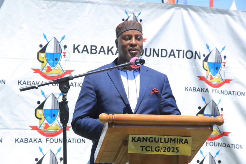 Omuwendo gw’abasawo abaddukira ebweru w’Eggwanga gususse, Ssaabasajja Kabaka alabudde bekikwatako