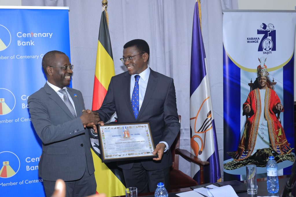 Centenary Bank yeyamye okwongera okutambula n’Obwakabaka