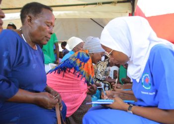 Omuwendo gw’abasawo abaddukira ebweru w’Eggwanga gususse, Ssaabasajja Kabaka alabudde bekikwatako