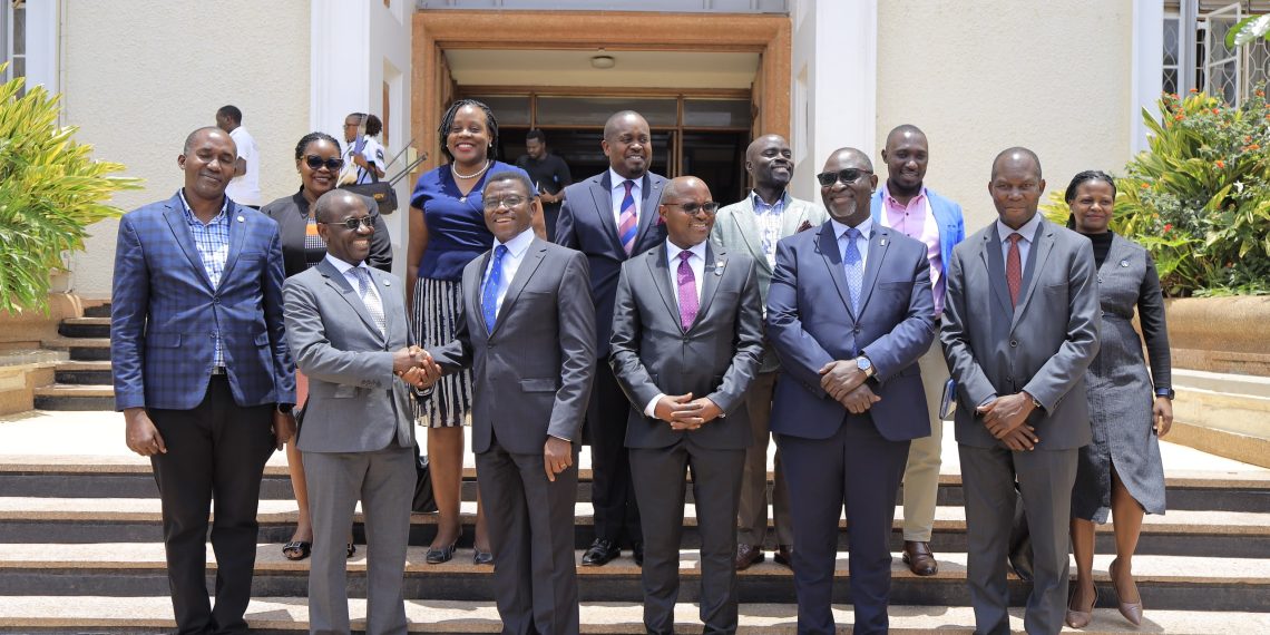 Centenary Bank yeyamye okwongera okutambula n’Obwakabaka