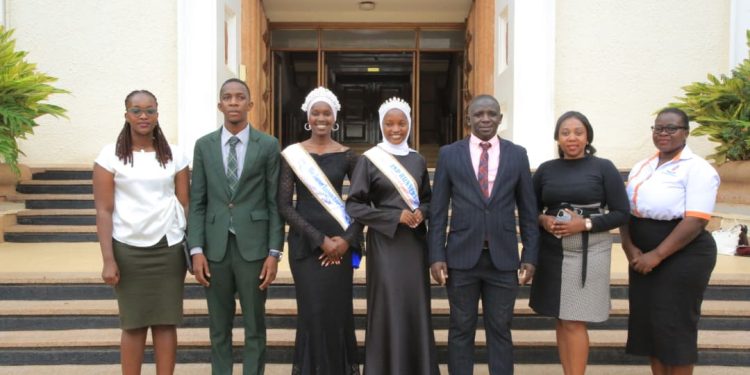 Bannalulungi b’Obwakabaka bayunjiddwa ku Tubeere Balamu Yinsuwa