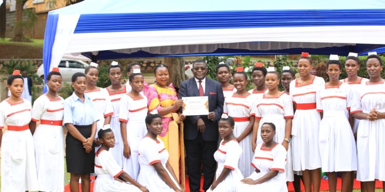 Abayizi abasomerako ku nsawo ya Kabaka “Kabaka Education Fund ” bazizza omuzigo