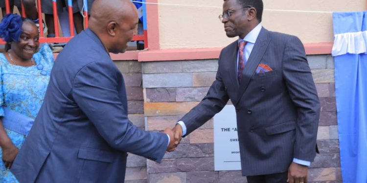 Essomero li Bright Adams junior school empereerwe liwezezza emyaka 10 mukisaawe ky’ebyenjigiriza
