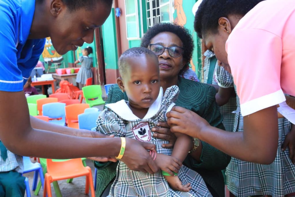 Obwakabaka bukunze abantu okwettanira okugemesa abaana obulwadde bwa Mulangira ne Kikutiya
