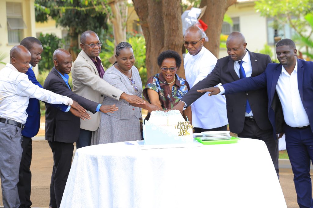 Abasomesa bakola omulimo munene okuzimba omulembe oguddako