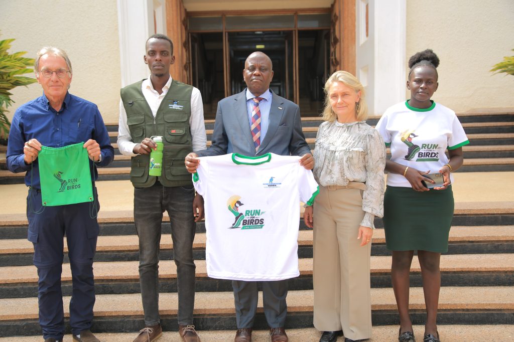 Eddembe ly’ebinyonyi lisusse okutyoboolebwa, aba Avian Conservation Uganda bavuddeyo okulilwanirira