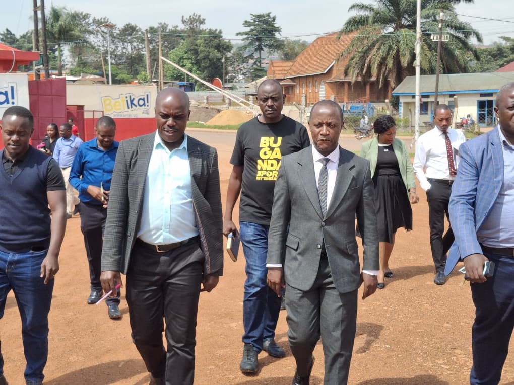 Fayinolo z’empaka z’amasaza zeyongeddemu ebbugumu