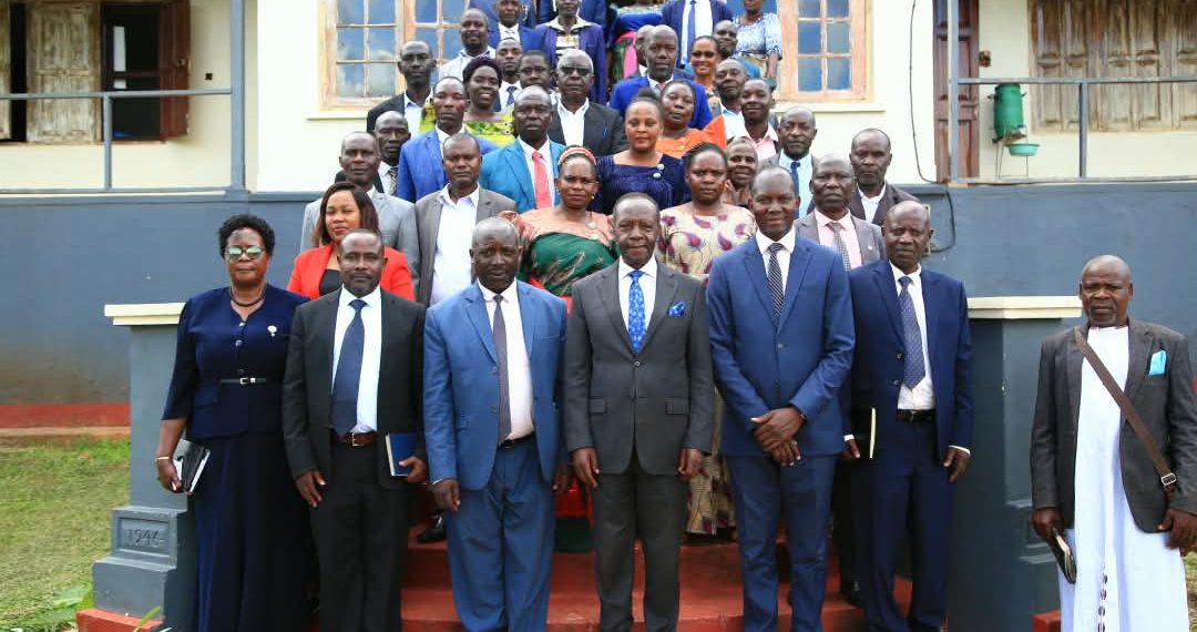 Olukiiko lw’essaza Buweekula lubanguddwa ku nkubiriza y’olukiiko olugwa mu nteekateeka y’Obwakabaka entuufu