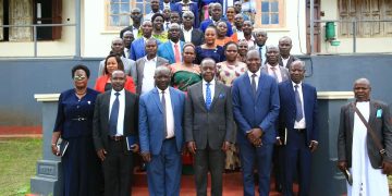 Olukiiko lw’essaza Buweekula lubanguddwa ku nkubiriza y’olukiiko olugwa mu nteekateeka y’Obwakabaka entuufu
