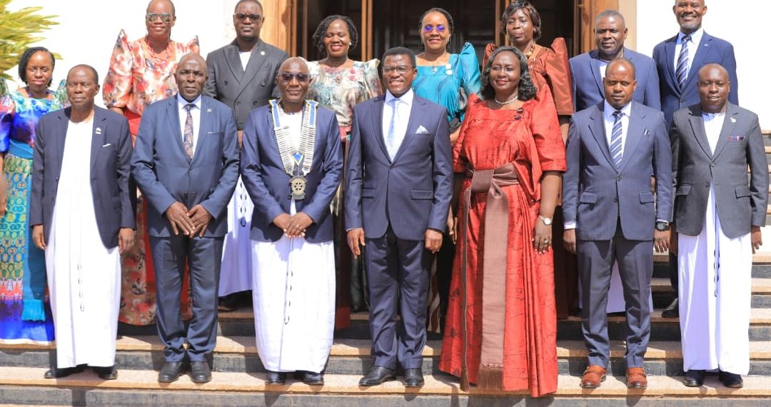 Obwakabaka Buzizza Buggya Omukago Gwabwo ne Rotary