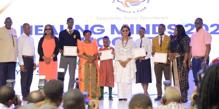 Maama Nabagereka avuddeyo ku bakozesa ebiragalalagala nebibatabula emitwe