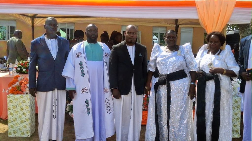 Oweek Israel Kazibwe Kitooke n'abenzikiriza ya Emuka Evangelism e Bamunanika, Bulemeezi.