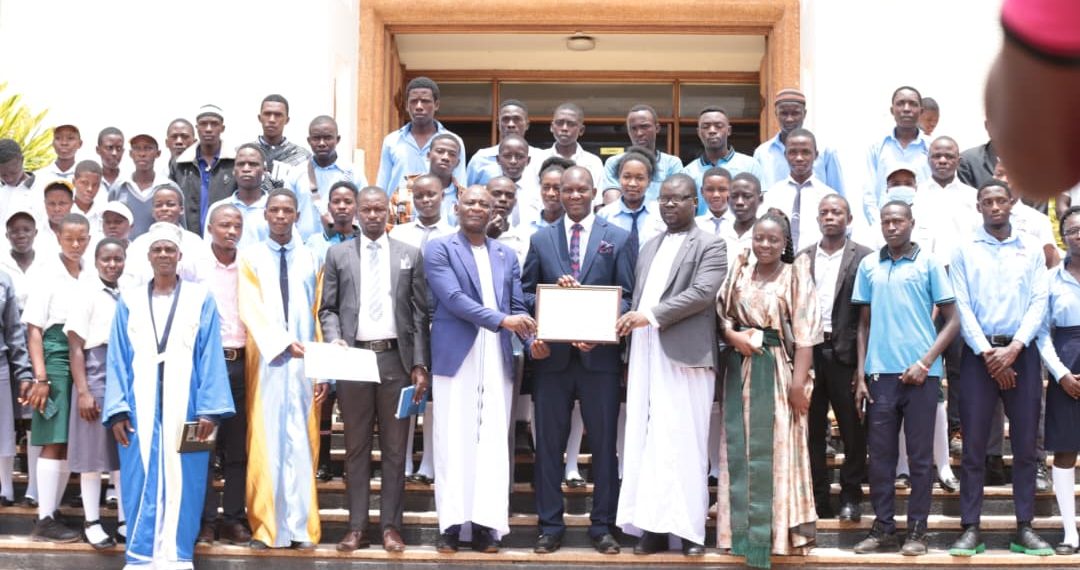 Obwakabaka bukubirizza emiti emito okunyikira okusimba emiti kisobozese okukendeeza ekyeya