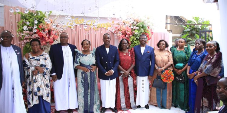 Abazadde b’ebiro bino kyabuvunanyizibwa okugunjula omwano mu mpisa ennungi ez’obuntubulamu