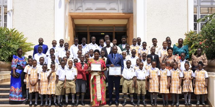 Abayizi bakubiriziddwa okunyweza eby’enjigiriza eggwanga libaganyulwemu