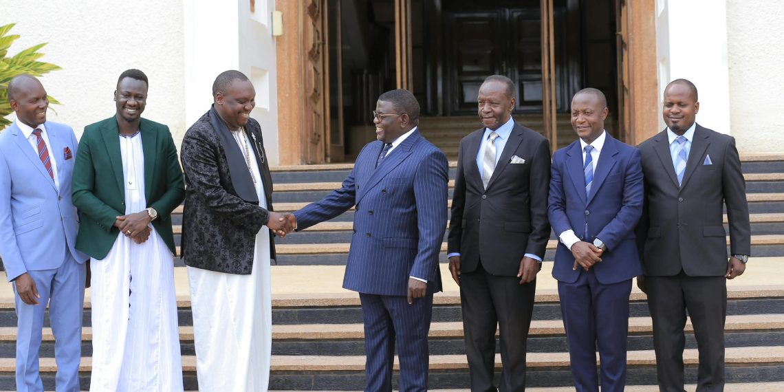 Ebivvulu Tubyagala Naye Olulimi Olukozesebwa Lutugobayo