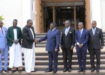 Ebivvulu Tubyagala Naye Olulimi Olukozesebwa Lutugobayo